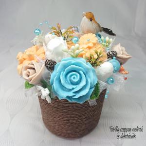 Barna - kék - narancssárga - fehér illatos szappan csokor köteles kaspóban