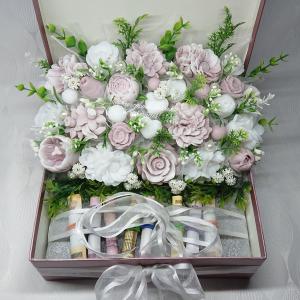 Esküvői pénzátadó illatos szappanvirág csokor