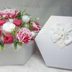 Extra nagy esküvői szülőköszöntő illatos szappanvirág box