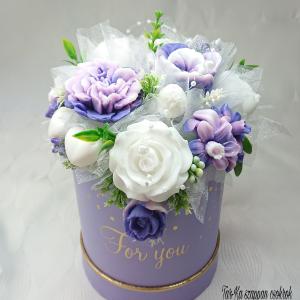For you Lila - fehér szappan csokor lila nagy kerek boxban
