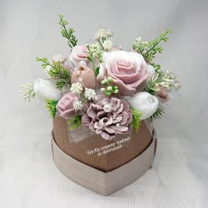 Helló Párizs közepes fehér - barna szappanvirág csokor szív formájú boxban