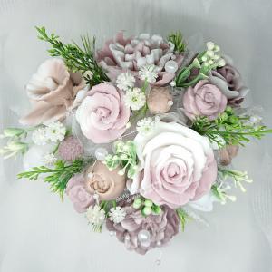 Helló Párizs közepes fehér - barna szappanvirág csokor szív formájú boxban