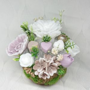 Illatos barna - fehér szappanvirág dekoráció rusztikus mohás kaspóban