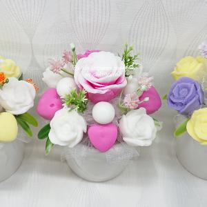 Illatos szappanvirág csokor, kicsi szív mintás kaspóban