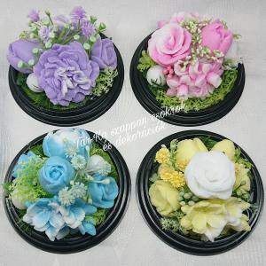 Illatos szappanvirág csokrok búrában, kupolában