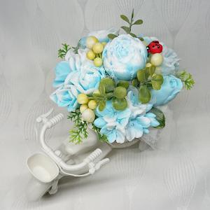 Kék-fehér illatos szappanvirágok tricikliben