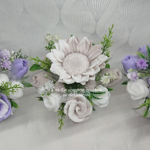 Kis szappanvirág csokrok fehér kaspóban