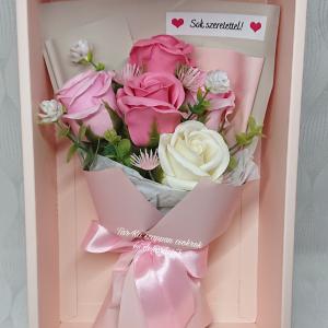 Közepes 5 szálas szappanrózsa csokor díszdobozban