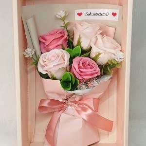 Közepes 5 szálas szappanrózsa csokor díszdobozban