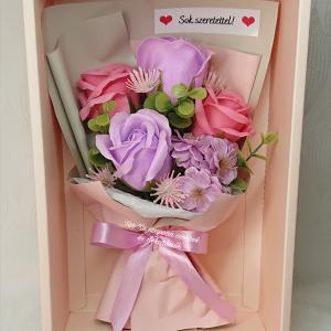 Közepes 5 szálas szappanrózsa csokor díszdobozban