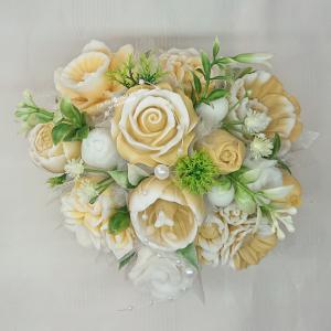 Közepes sárga - fehér nagy illatos szappan csokor szív formájú boxban