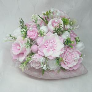 Különleges, nagy, fehér - rózsaszín szappanvirág csokor kerámia szívben