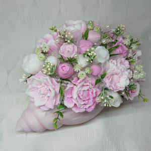 Különleges nagy szappanvirág csokor csigaházban