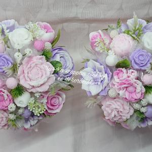 Különleges szülőköszöntő rózsaszín-lila-fehér illatos szappanvirág csokor