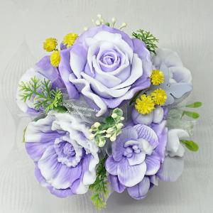 Lila-fehér szappanvirág csokor pöttyös kaspóban