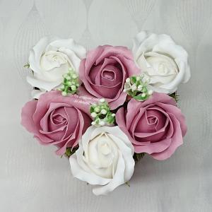 Mályva-fehér szappanrózsák szív alakú mályva boxban