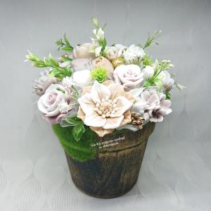 Nagy barna - fehér illatos szappanvirág dekoráció rusztikus mohás  kaspóban