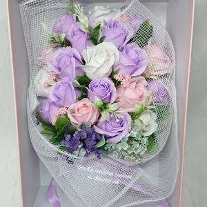 Óriás 19 szálas szappanrózsa csokor díszdobozban