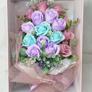 Óriás 19 szálas szappanrózsa csokor díszdobozban