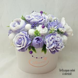 Ovális boxba készült illatos szappanvirág csokrok