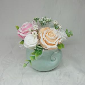 Pasztell szappanrózsa csokor csigás kaspóban