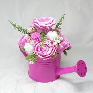 Pink - fehér szappanvirág csokor fém locsolókannában