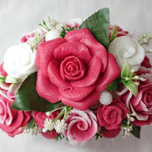 Piros - fehér illatos szappan rózsacsokor