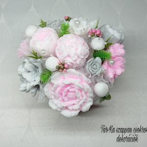 Rózsaszín - fehér - szürke szappanvirág dekoráció szív formájú boxban jázmin illattal
