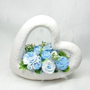 Szappanvirág csokor fehér szív kosárban