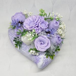 Szappanvirág csokor lila szív kerámia kaspóban