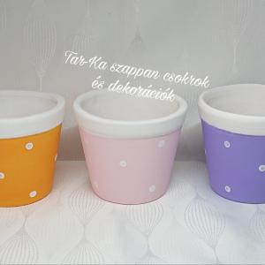 Szappanvirág csokor nagy pöttyös kaspóban