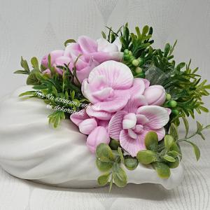 Szappanvirágok csigaházban (orchidea)