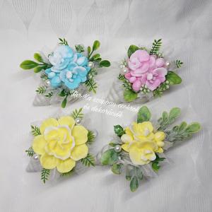 Szappanvirágok csigaházban (orchidea, kamélia)