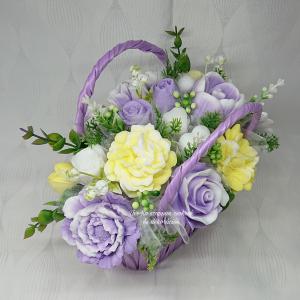 Szappanvirágok lila táskában