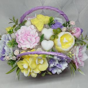 Szappanvirágok lila táskában