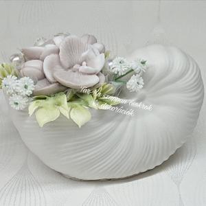 Szappanvirágok (orchidea) csigaházban HIBÁS!