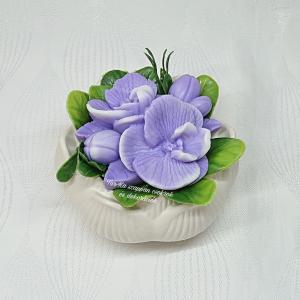 Szappanvirágok (orchidea) kis lótusz kaspóban