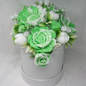 Szívünk zöld - fehér illatos szappanvirág csokor