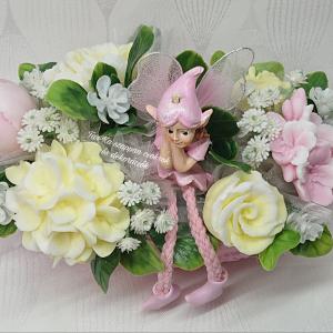 Tündéres szappanvirág csokor csónak alakú kaspóban