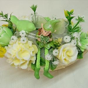 Tündéres szappanvirág csokor csónak alakú kaspóban