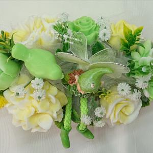 Tündéres szappanvirág csokor csónak alakú kaspóban