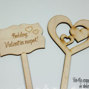 Valentin napi, szeretlek beszúrós fa táblák