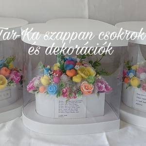 Vidám esküvői szülőköszöntő illatos szappanvirág boxok egyedi szöveggel