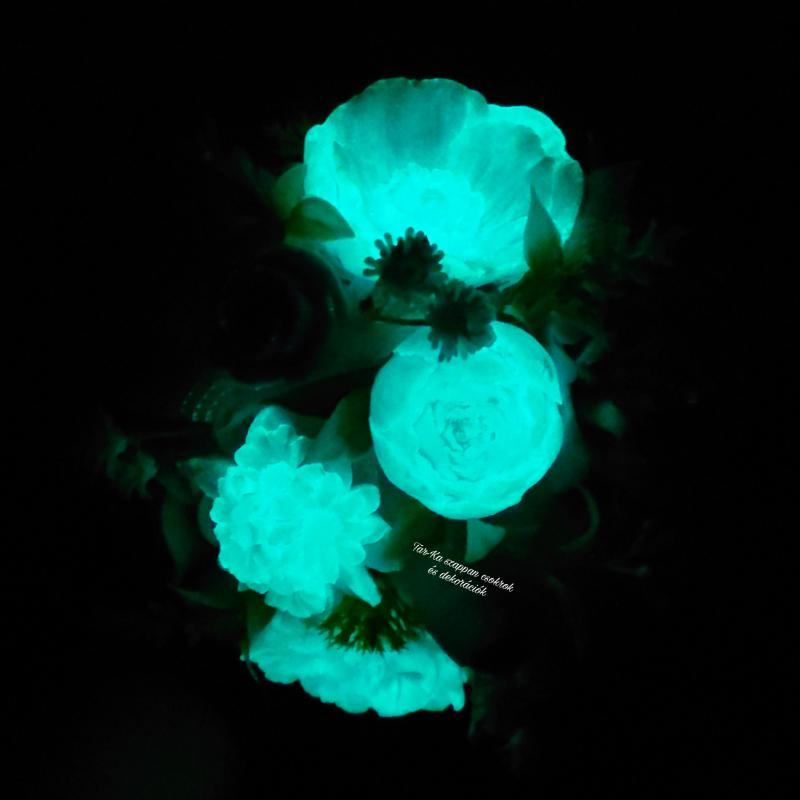 Foszforeszkáló (sötétben világít) szappanvirág csokor