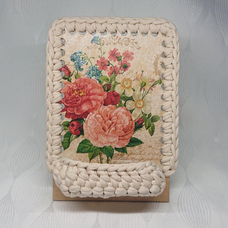 Horgolt virágos telefontartó