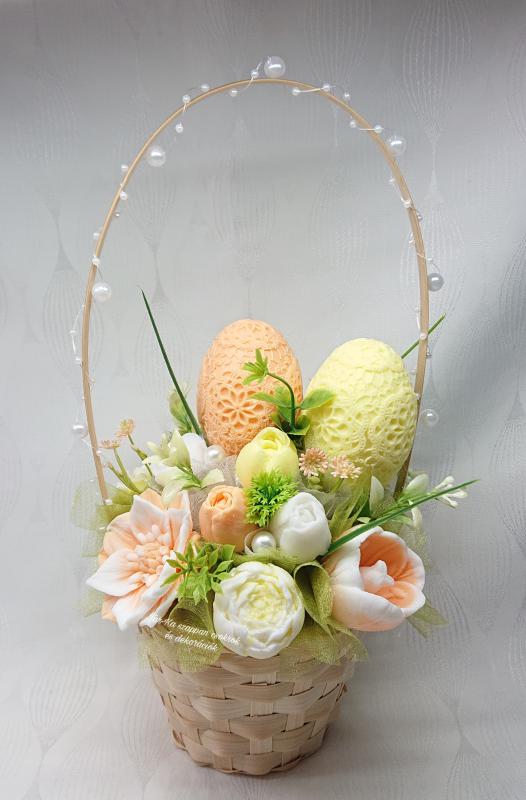 Húsvéti kosár szappanvirág csokor