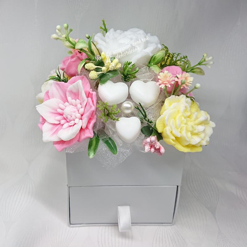 Illatos szappanvirág csokor fiókos boxban