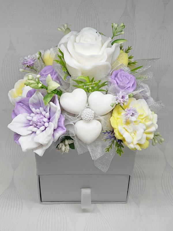 Illatos szappanvirág csokor fiókos boxban