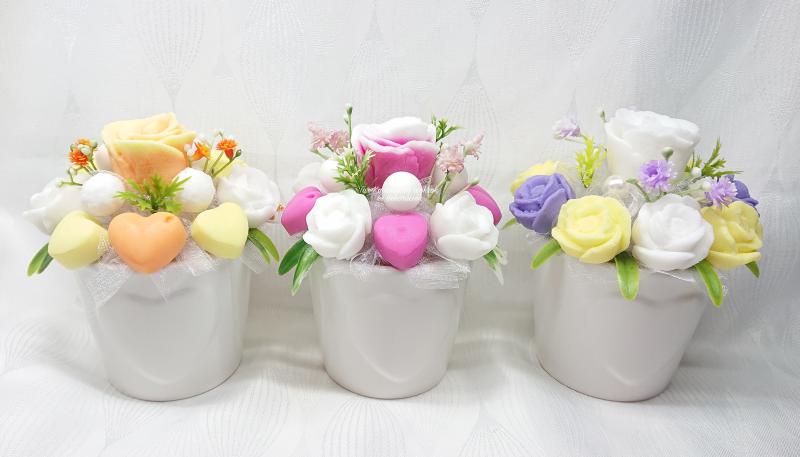 Illatos szappanvirág csokor, kicsi szív mintás kaspóban