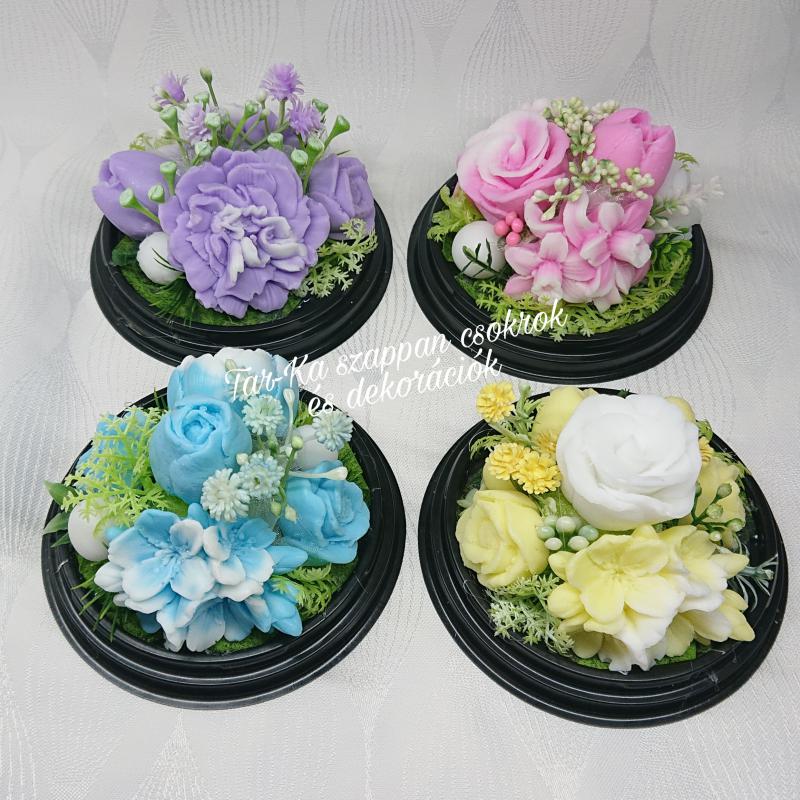 Illatos szappanvirág csokrok búrában, kupolában